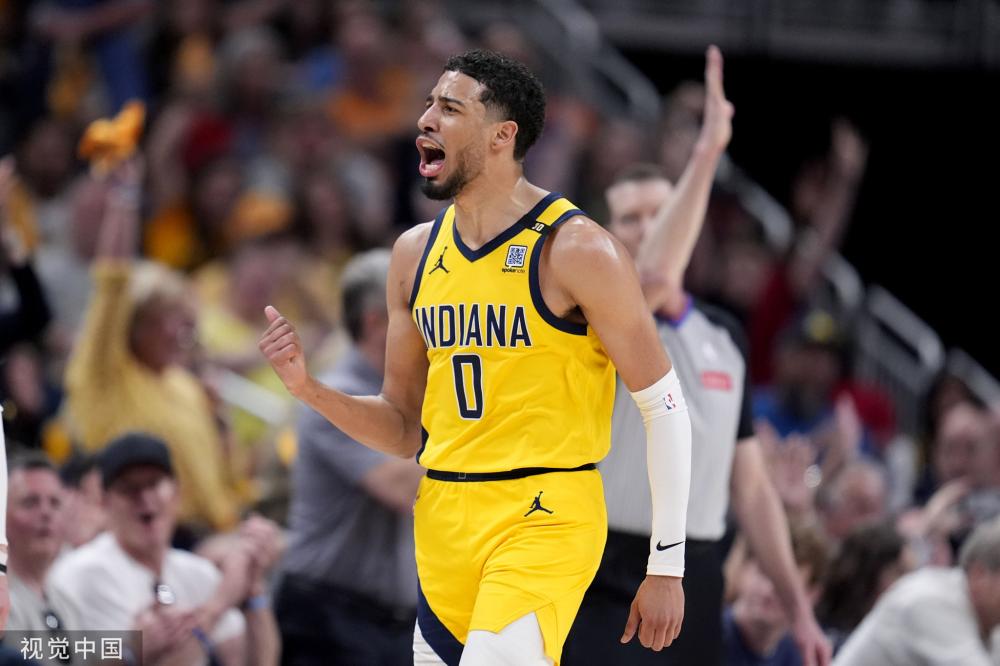 詹姆斯凭借 詹姆斯凭借