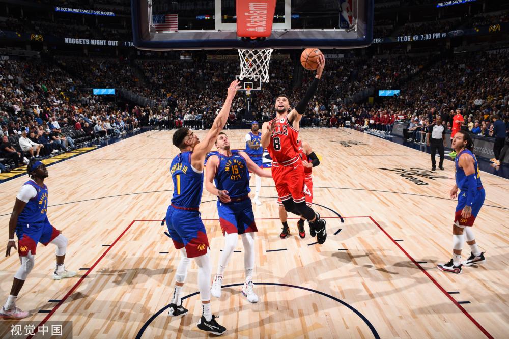 球场上做出 球场上做出